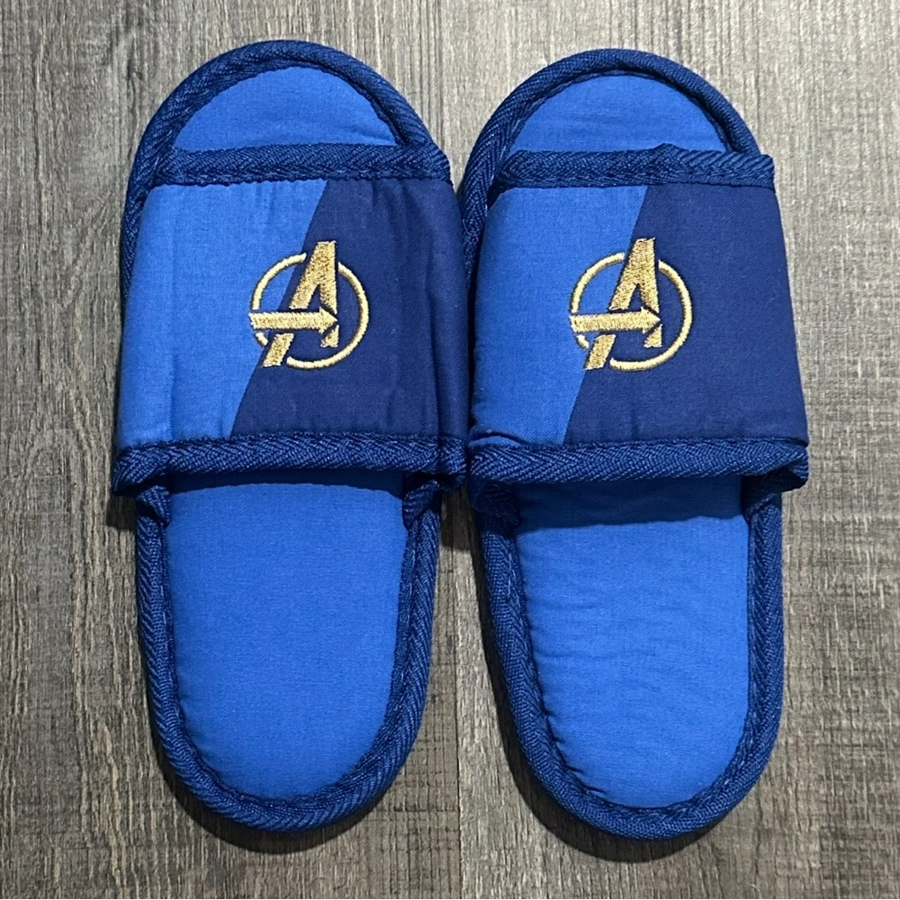 New Big Kids Size 3 Marvel Avengers Blue Slippers from Hong Kong Disney
